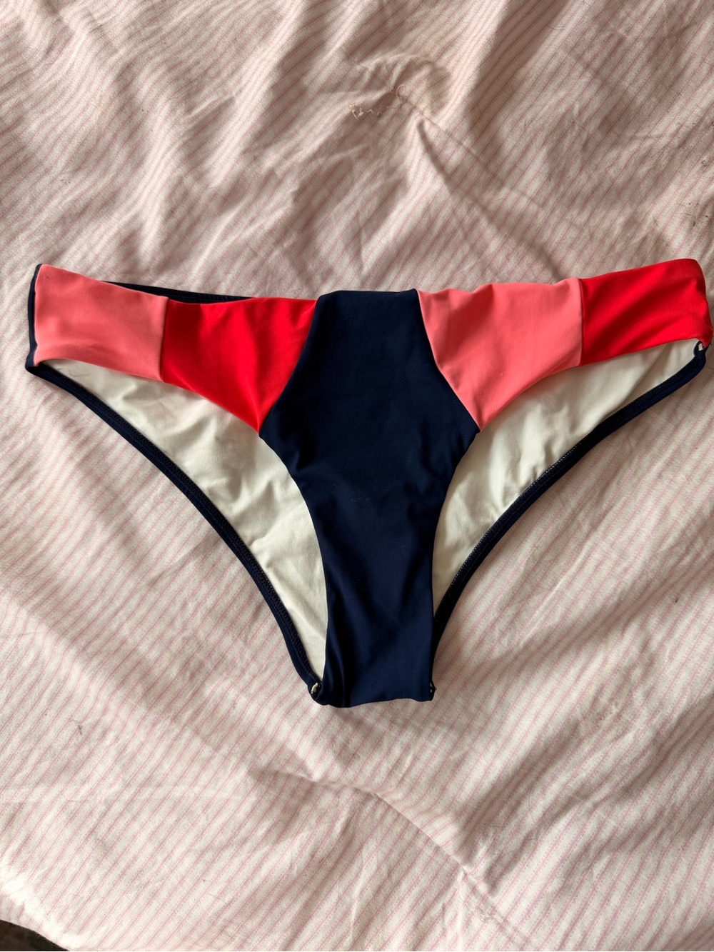 Touche balnéaire Women’s Colorblock Bikini Bottom - Navy and Pink